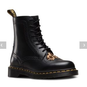 ISO Dr Martens Bentley II Heart boots size 8